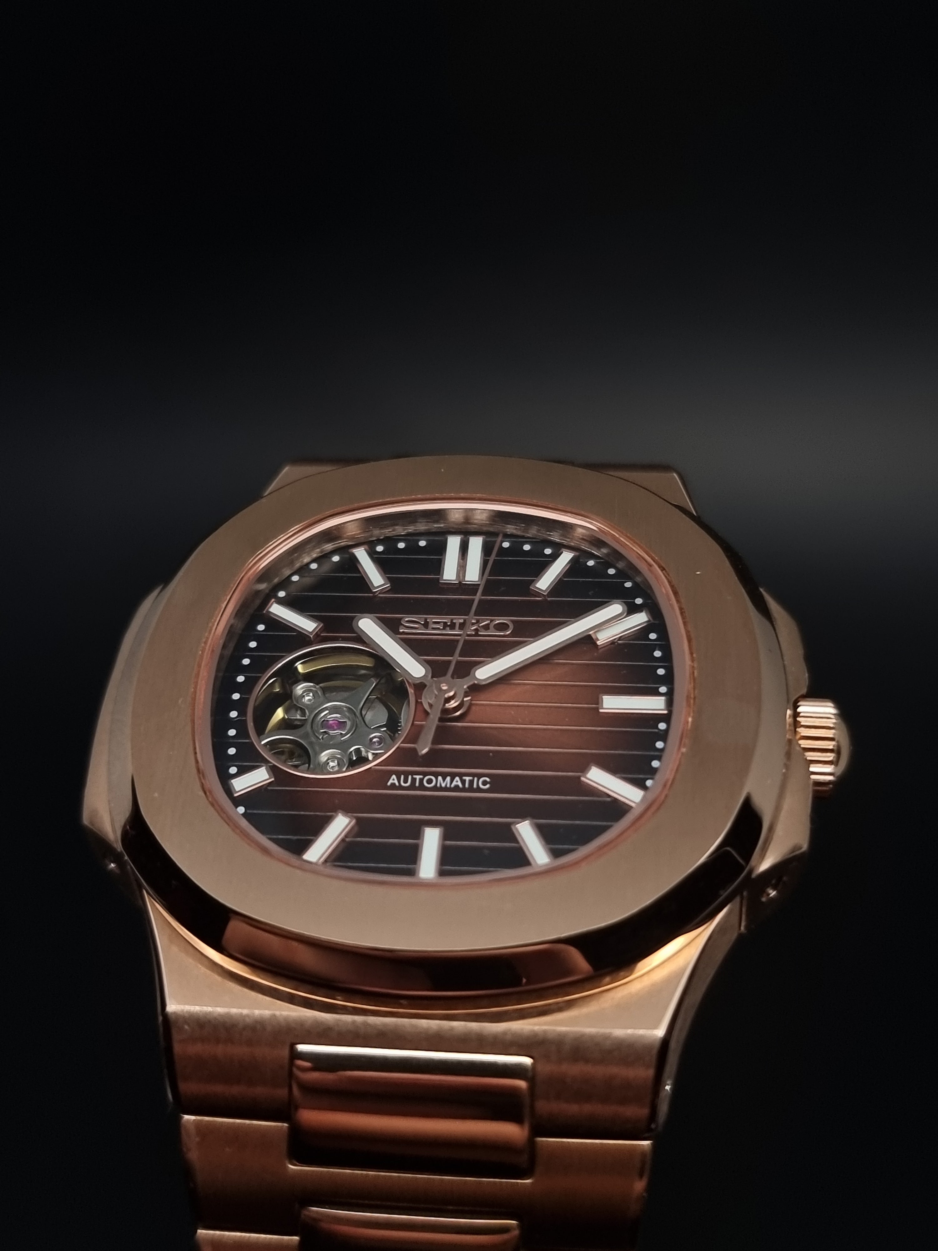 Nautilus or rose marron