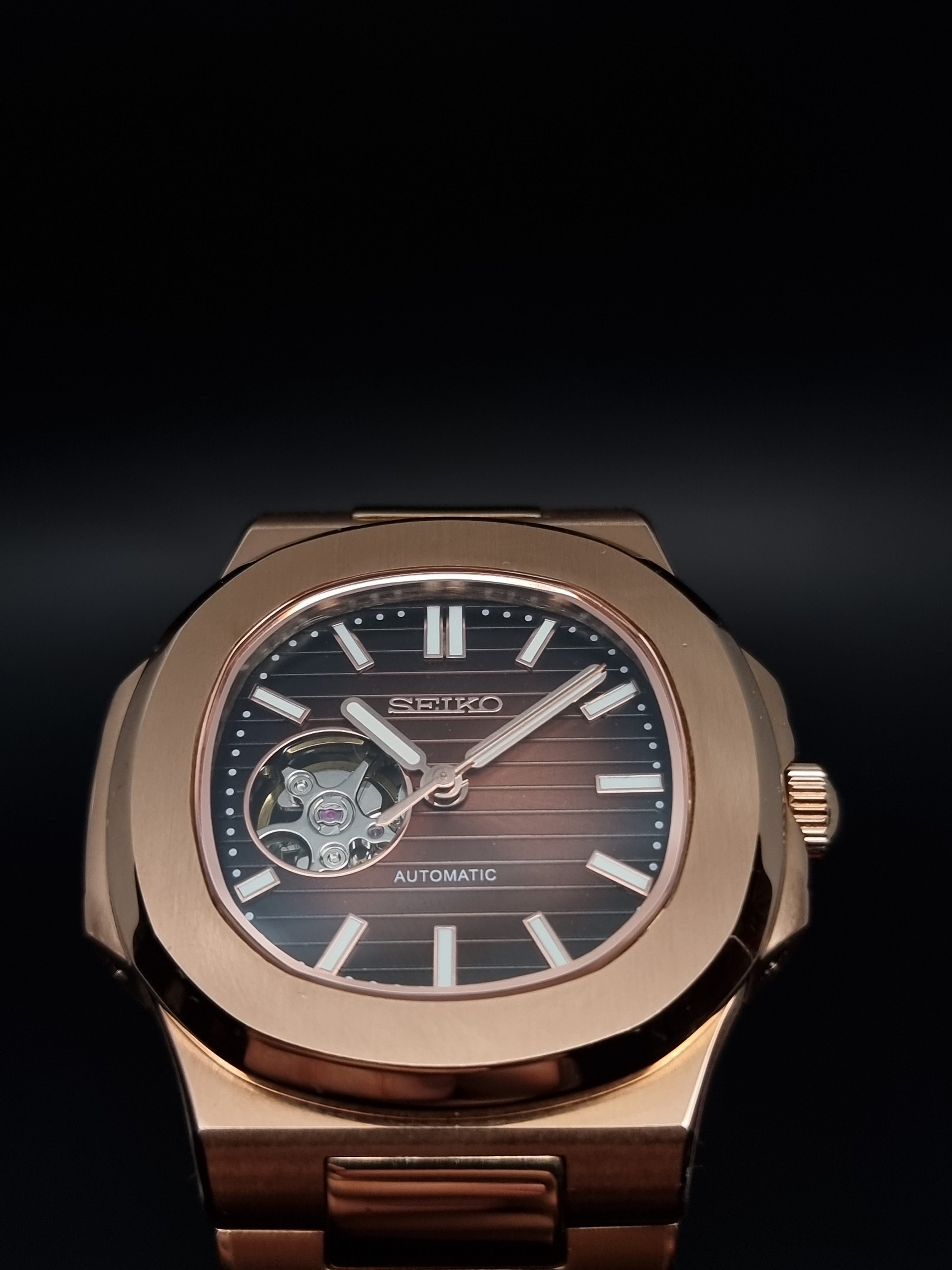 Nautilus or rose marron